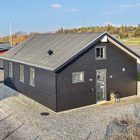 6 Person In Logstor-by Traum * Logstor