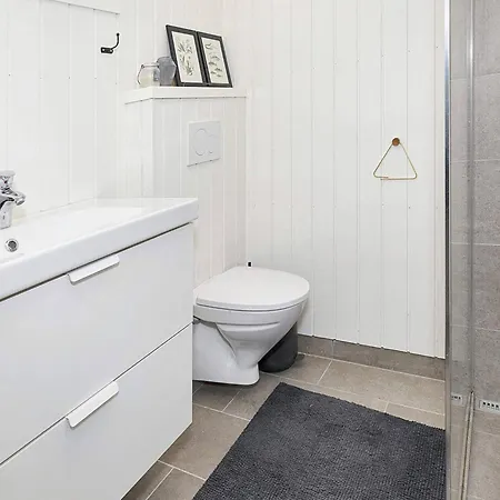 6 Person In Logstor-by Traum Logstor